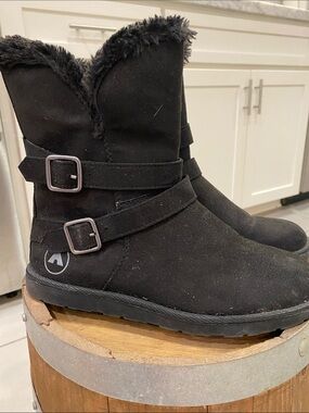 Airwalk Black Faux-Fur Strap Boots 🥾 size 8